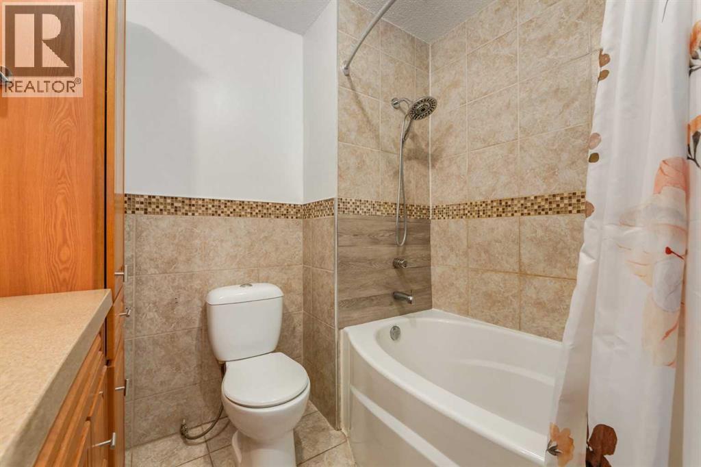 Single Family House for Sale in   Pensacola Crescent SE Penbrooke Meadows Calgary 