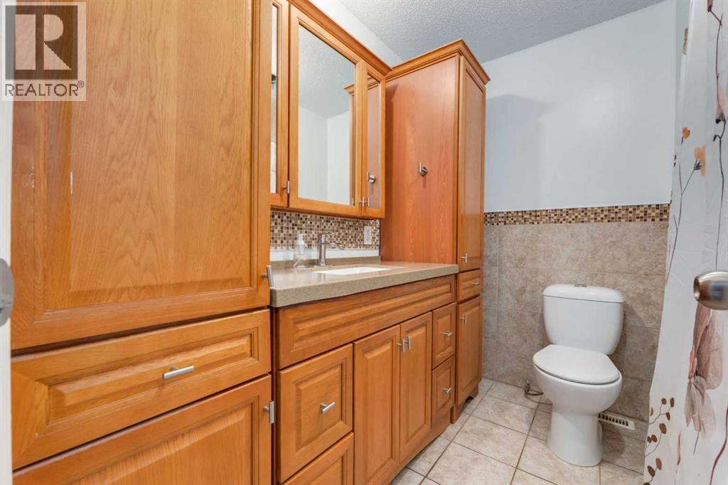 Single Family House for Sale in   Pensacola Crescent SE Penbrooke Meadows Calgary 