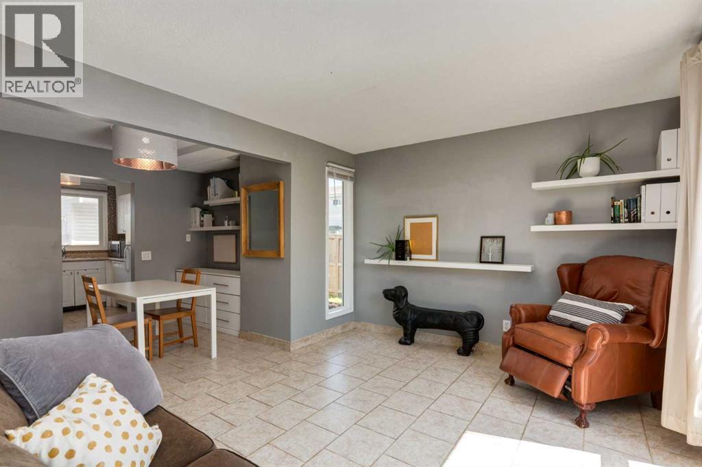 Single Family House for Sale in   Pensacola Crescent SE Penbrooke Meadows Calgary 