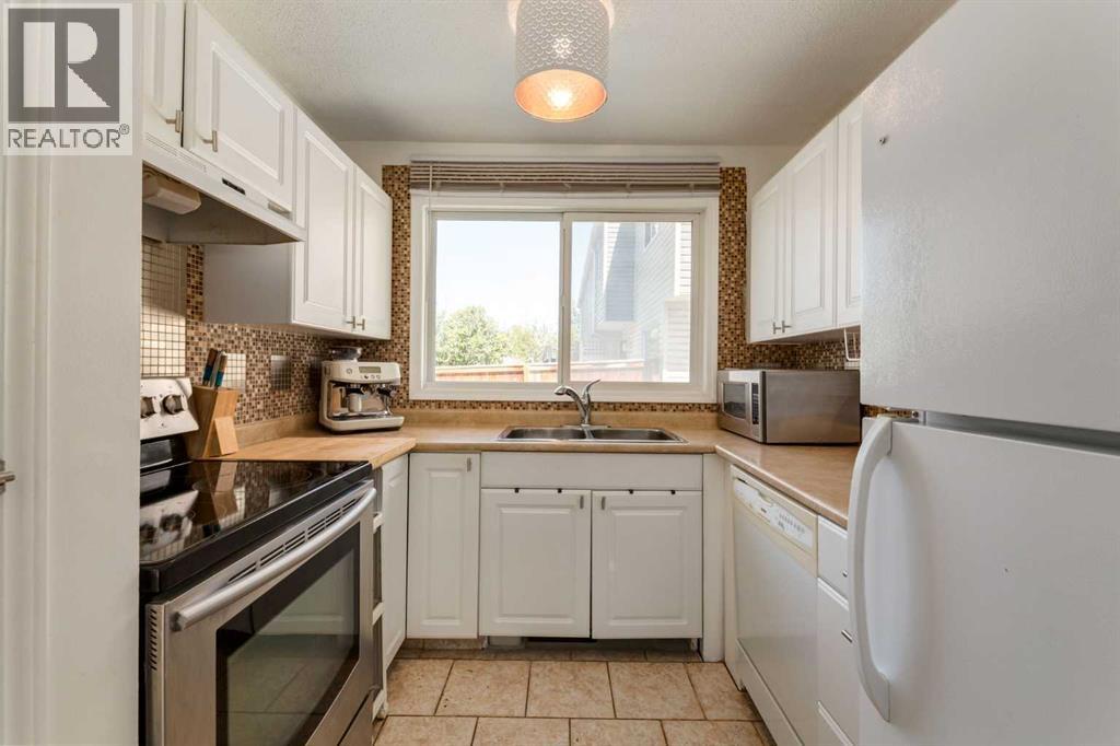 Single Family House for Sale in   Pensacola Crescent SE Penbrooke Meadows Calgary 