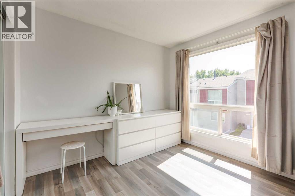 Single Family House for Sale in   Pensacola Crescent SE Penbrooke Meadows Calgary 