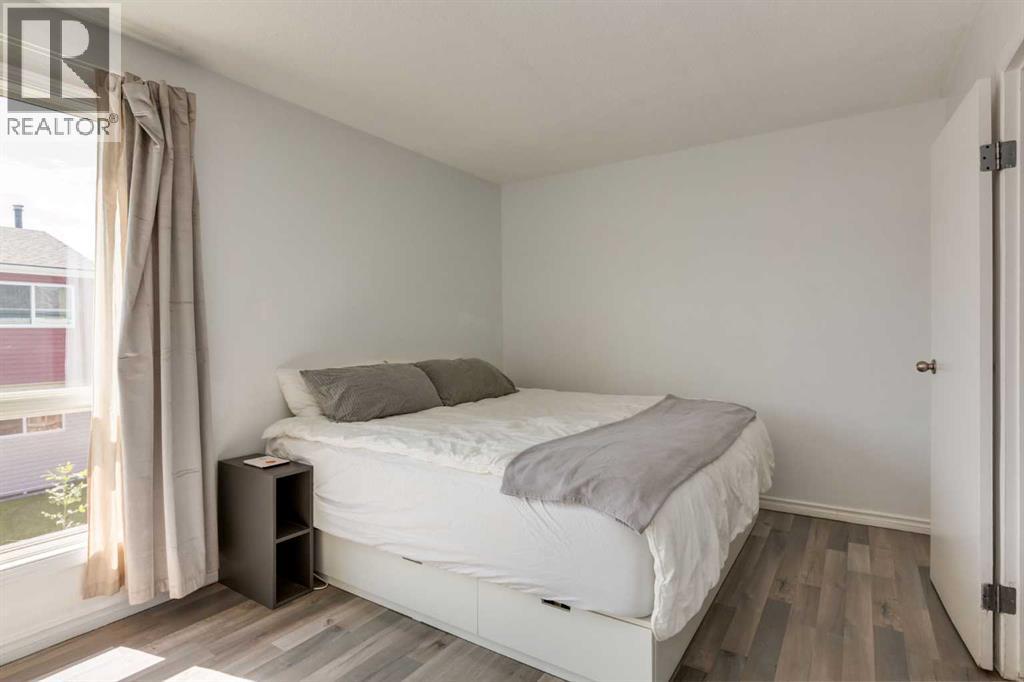 Single Family House for Sale in   Pensacola Crescent SE Penbrooke Meadows Calgary 