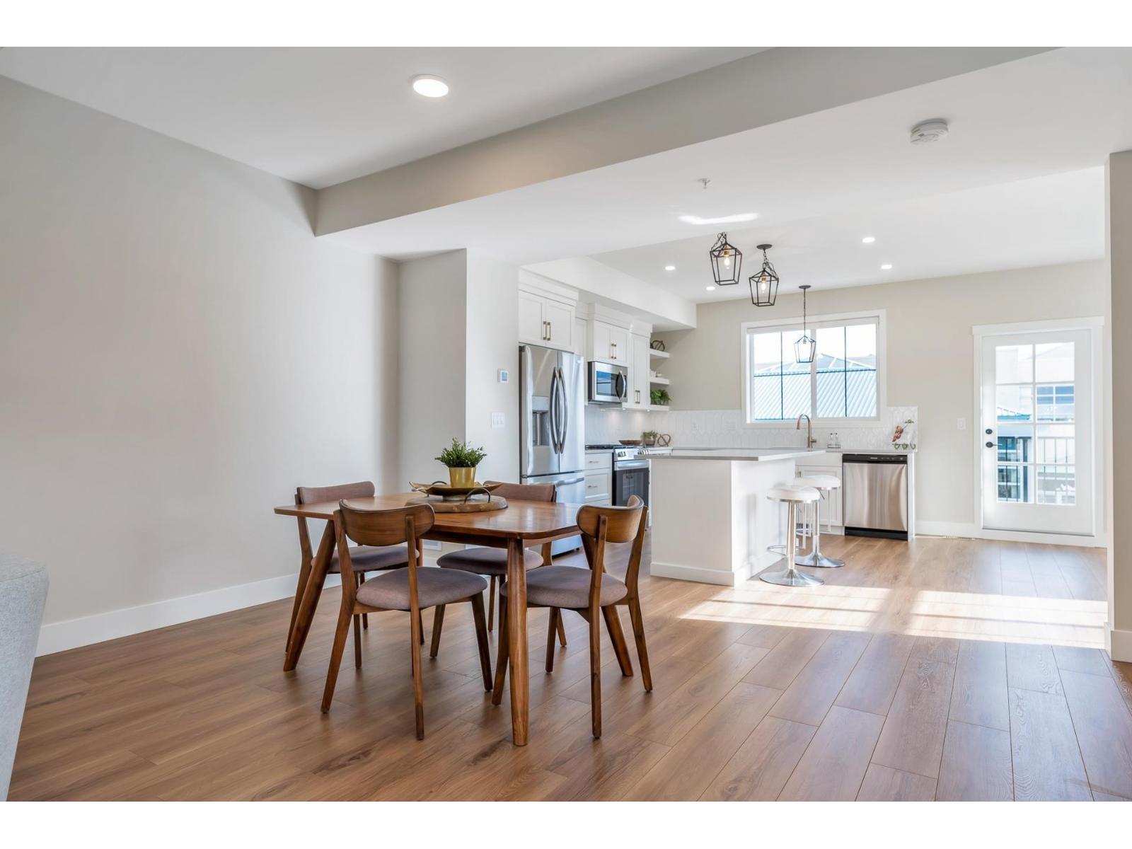 8 6590 FERN STREET, Sardis South, Chilliwack