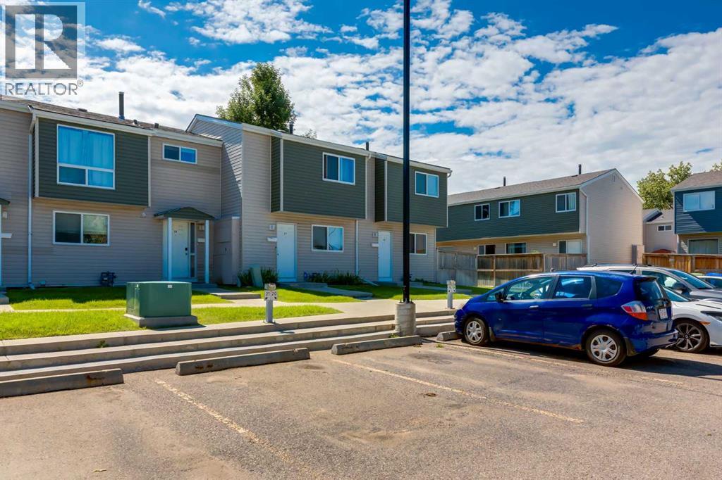 Single Family House for Sale in   Pensacola Crescent SE Penbrooke Meadows Calgary 