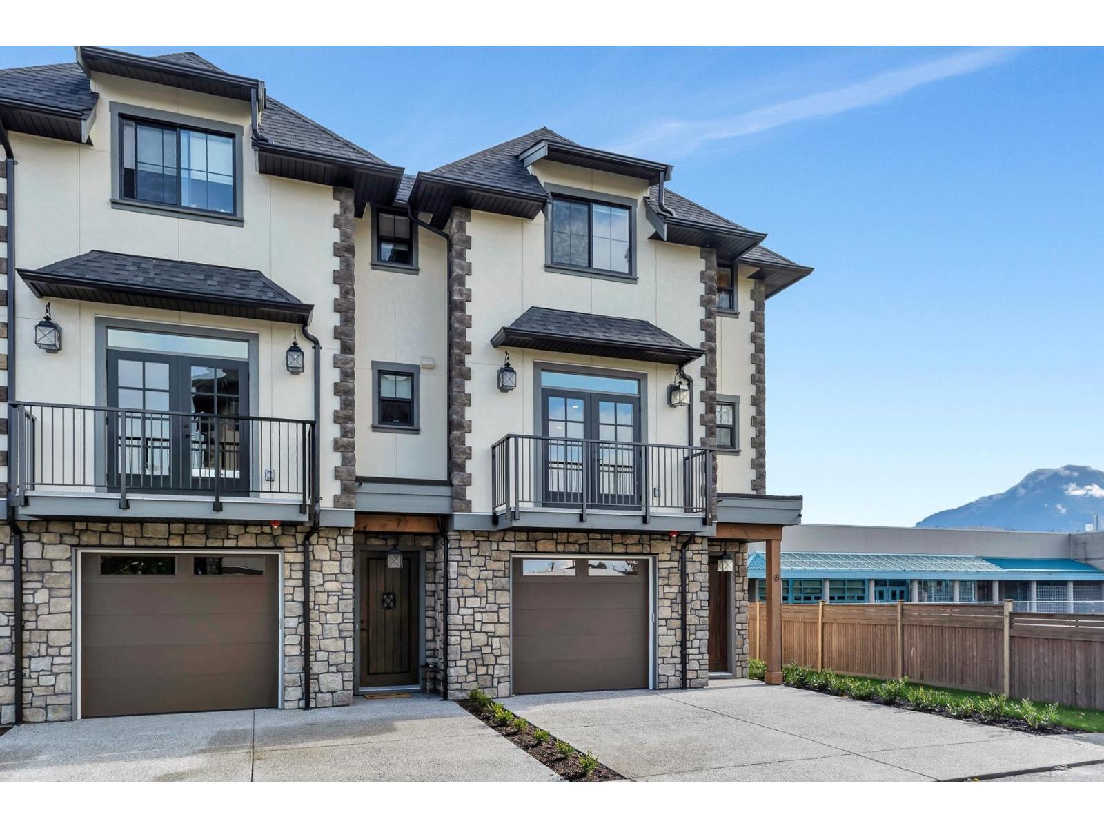 8 6590 FERN STREET, Sardis South, Chilliwack