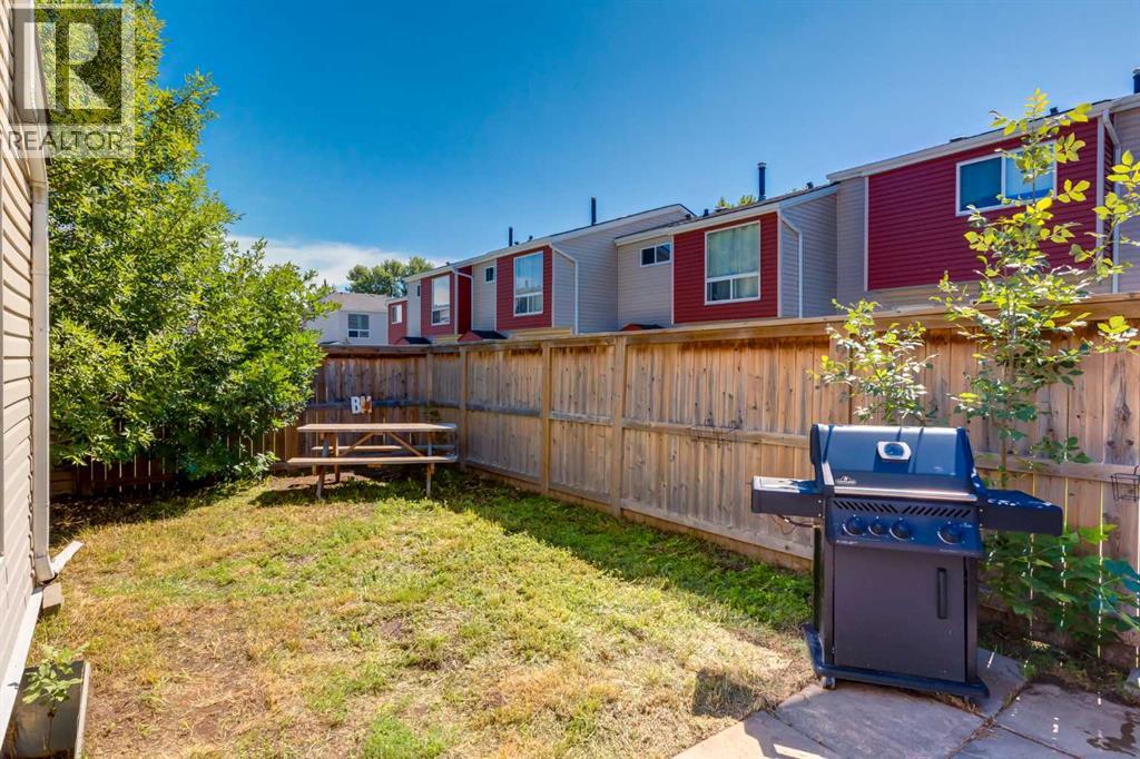 Single Family House for Sale in   Pensacola Crescent SE Penbrooke Meadows Calgary 