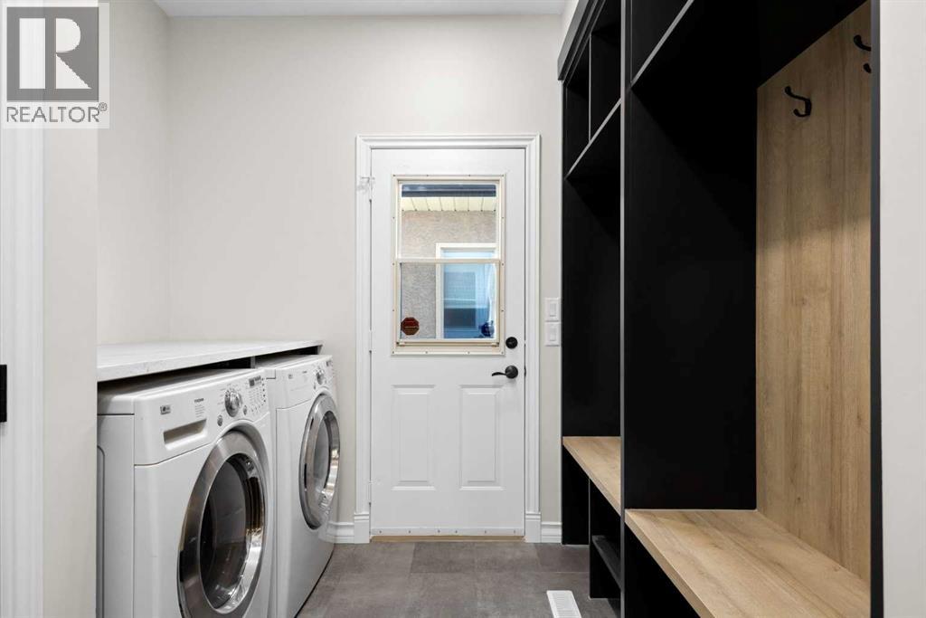 Single Family House for Sale in  Douglas Woods Manor SE Douglasdale/Glen Calgary 