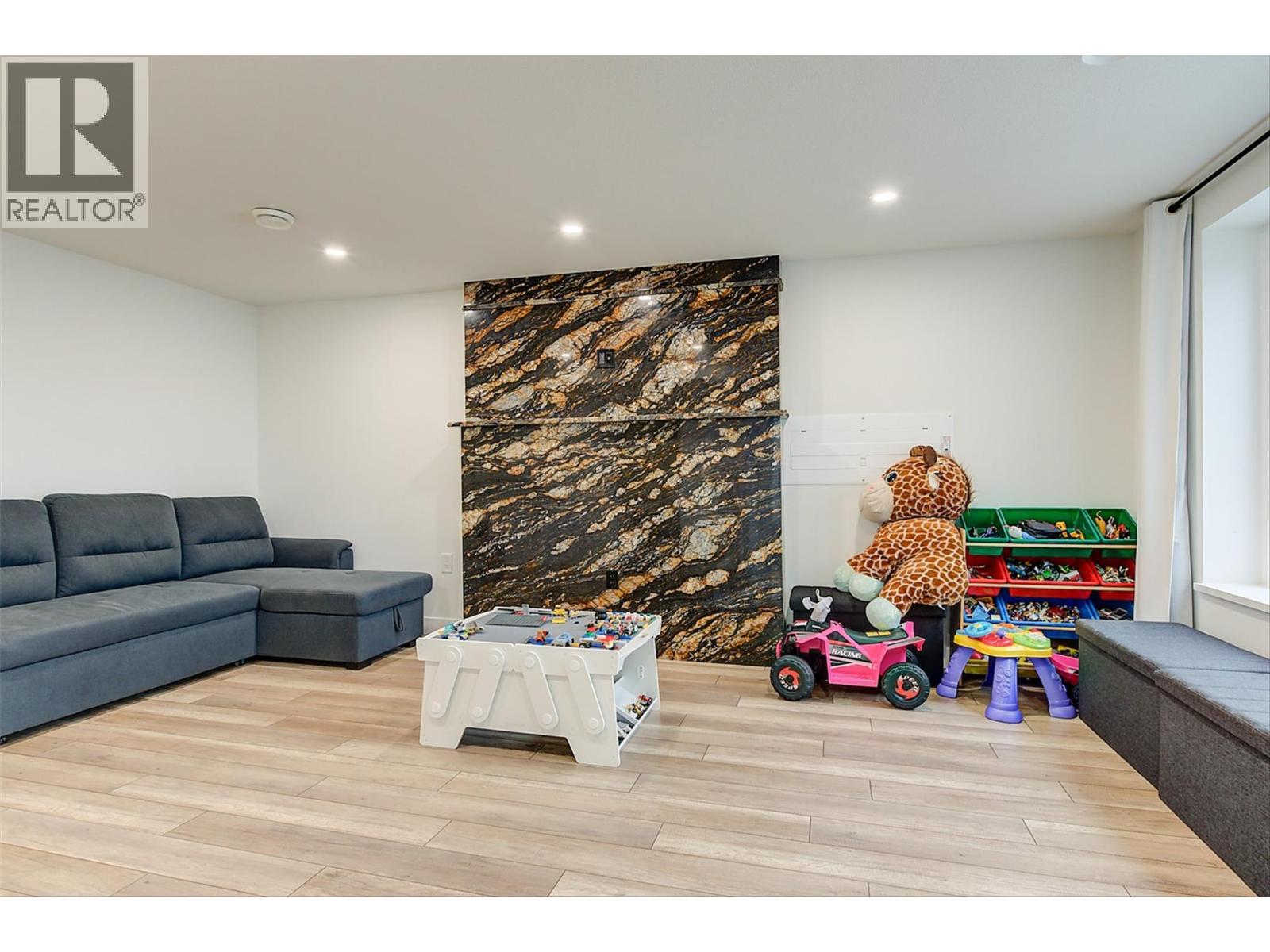  6178 Lipsett Avenue, Peachland