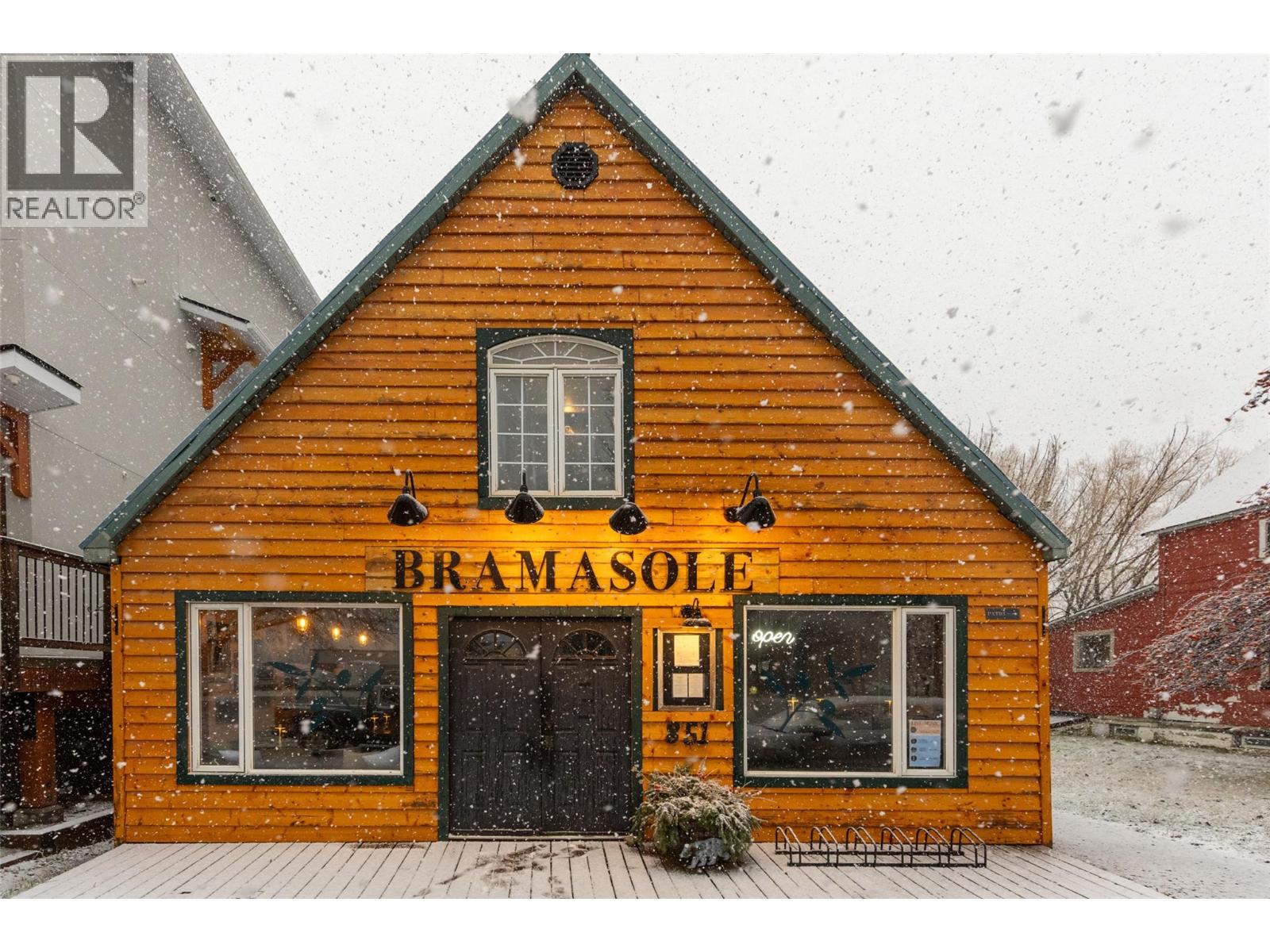 851 7th Avenue - main photo