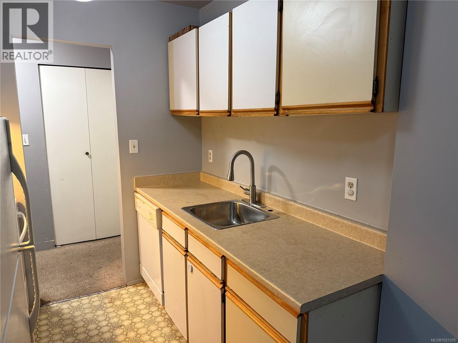 110 2815 Departure Bay Rd, Nanaimo