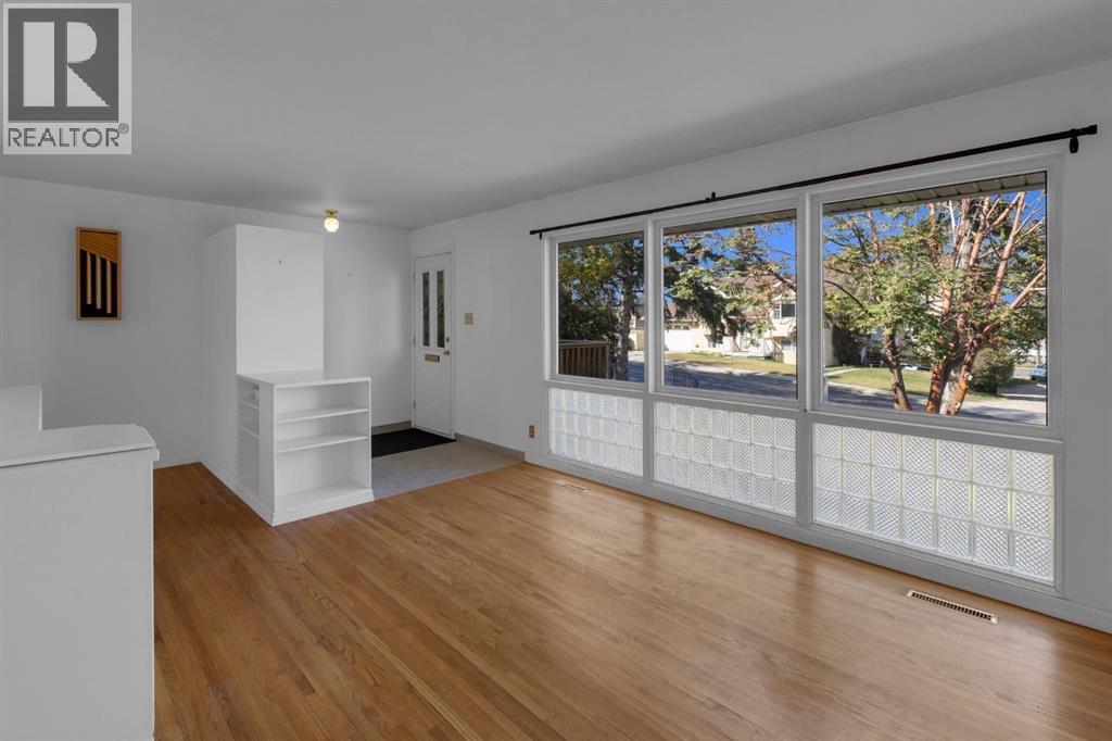 Single Family House Bungalow for Sale in   Avenue NE Winston Heights/Mountview Calgary 