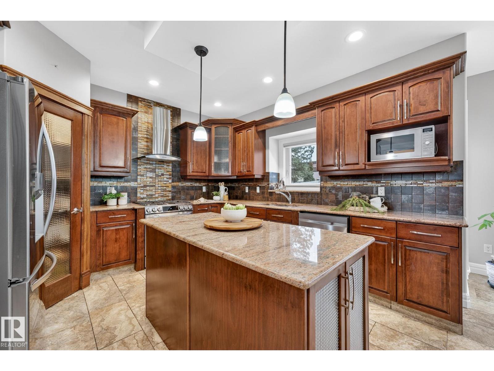 49 LOISELLE WY, St. Albert