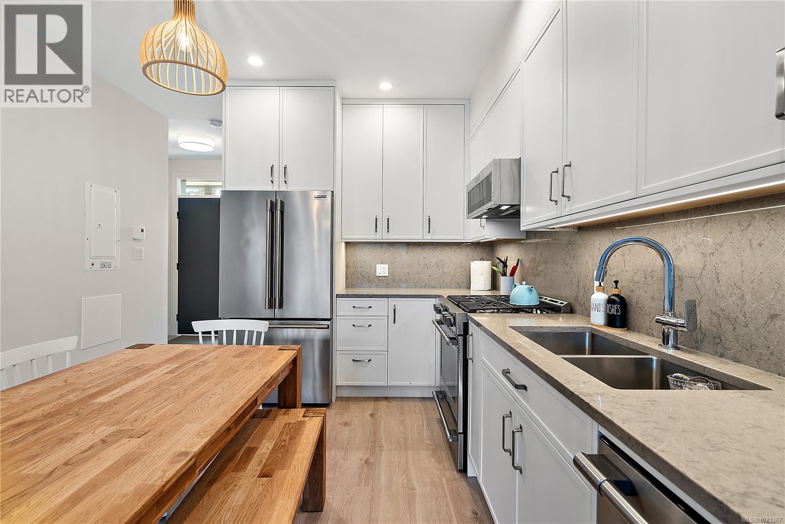 6 9022 Clarkson Ave, Black Creek