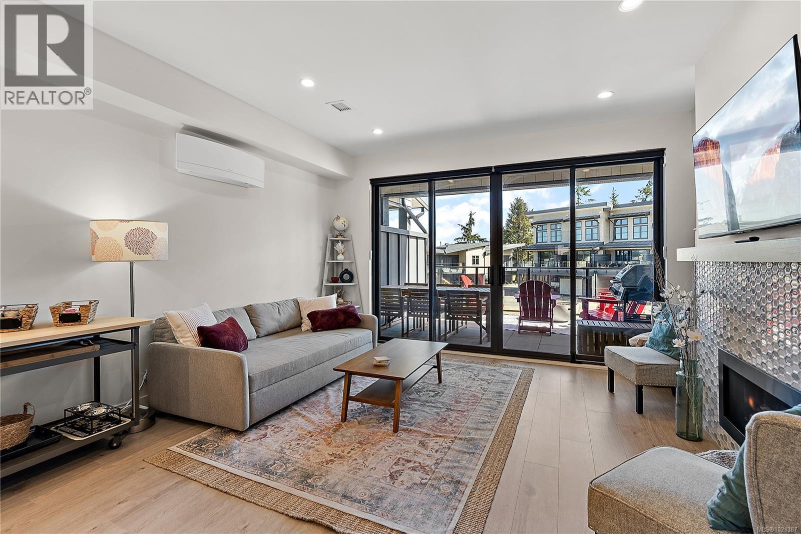 6 9022 Clarkson Ave, Black Creek