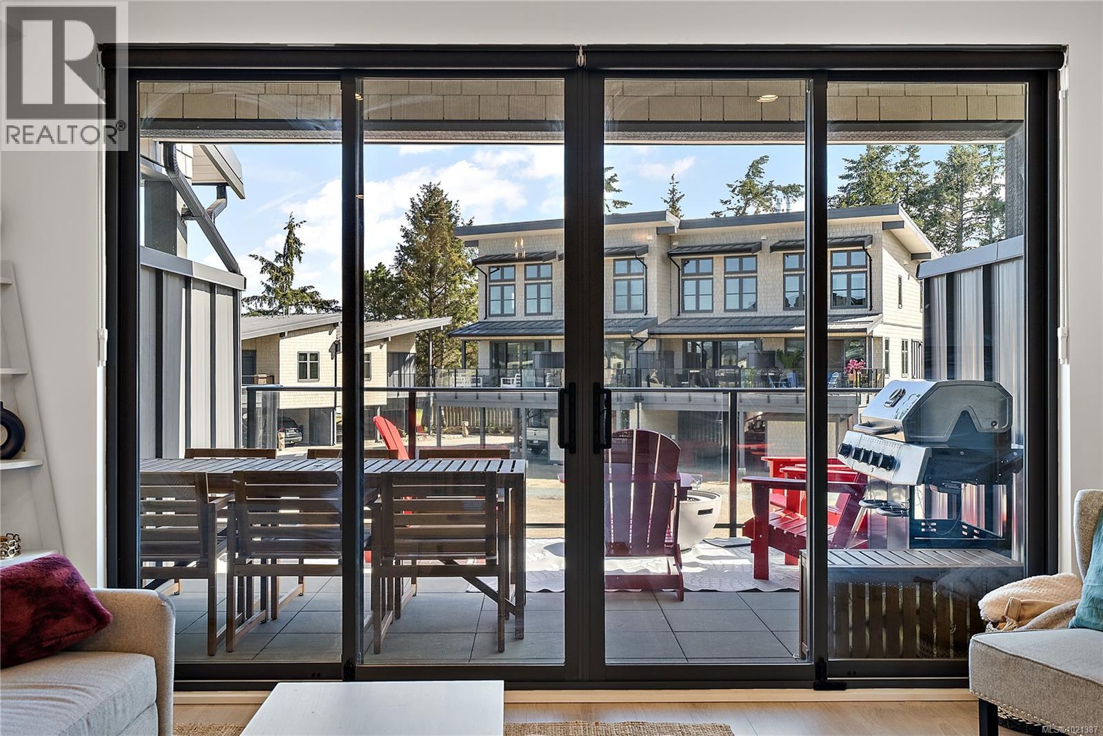 6 9022 Clarkson Ave, Black Creek