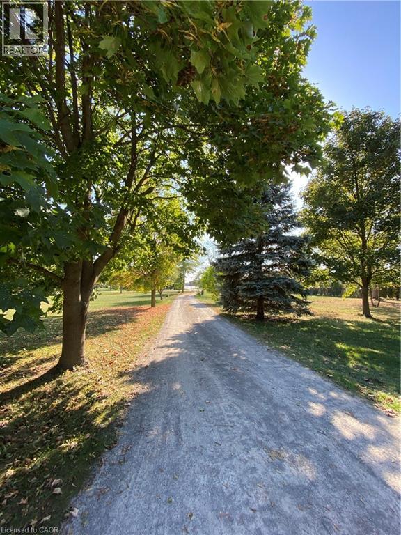 805 RIDGE Road - Photo 4 of 8, Hamilton, Ontario