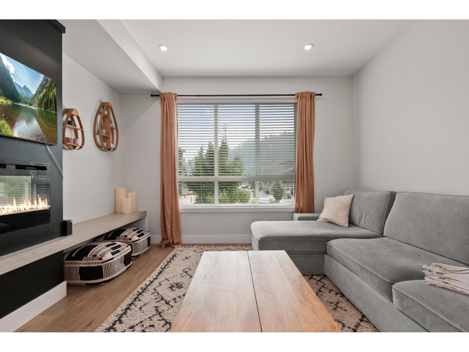 41 45500 CAMPUS DRIVE, Garrison Crossing, Chilliwack