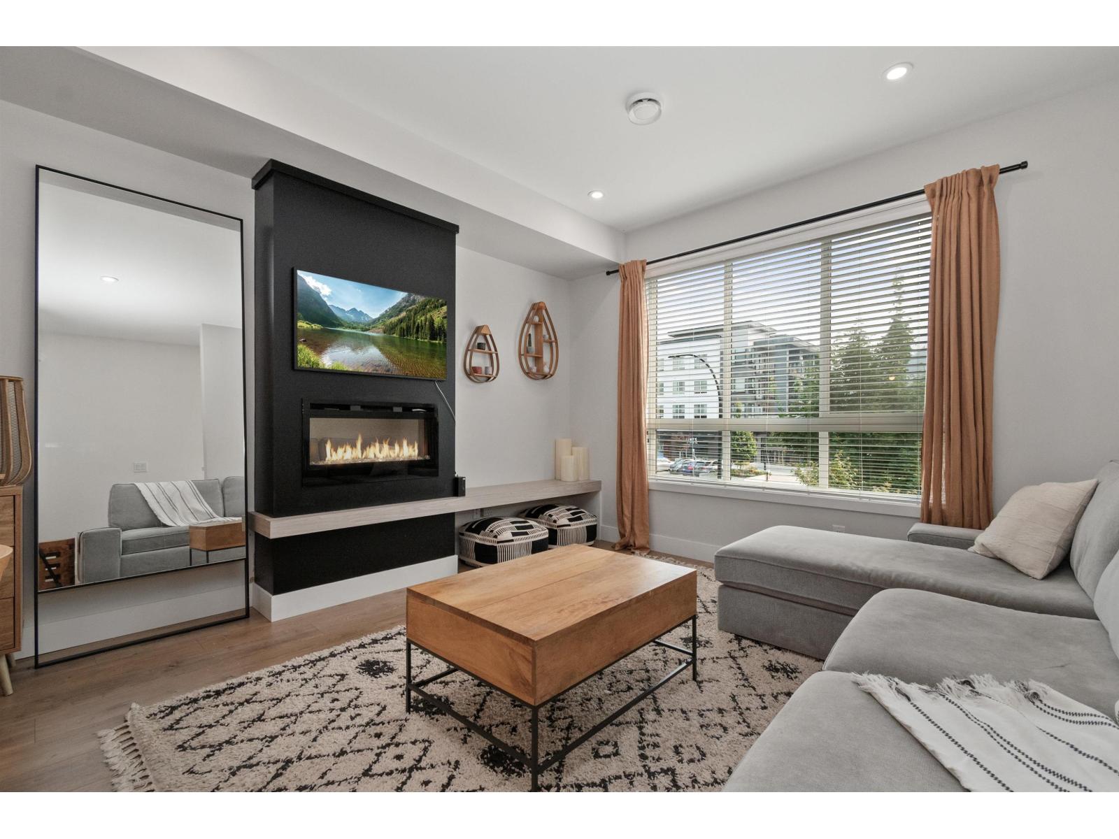 41 45500 CAMPUS DRIVE, Garrison Crossing, Chilliwack