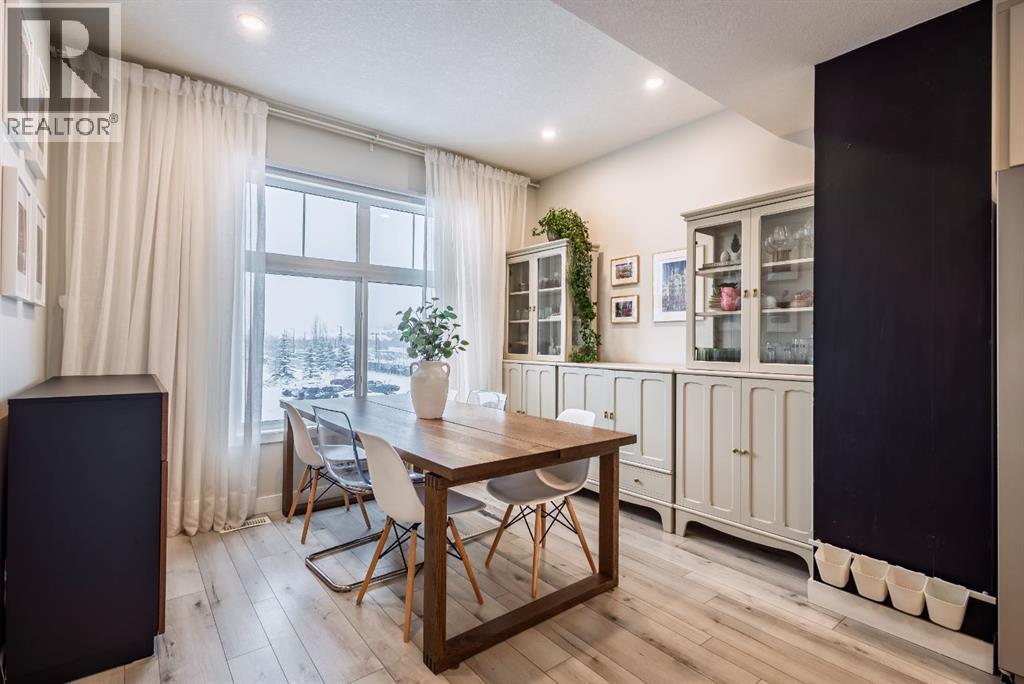 Single Family House for Sale in  Les Jardins Park SE Douglasdale/Glen Calgary 