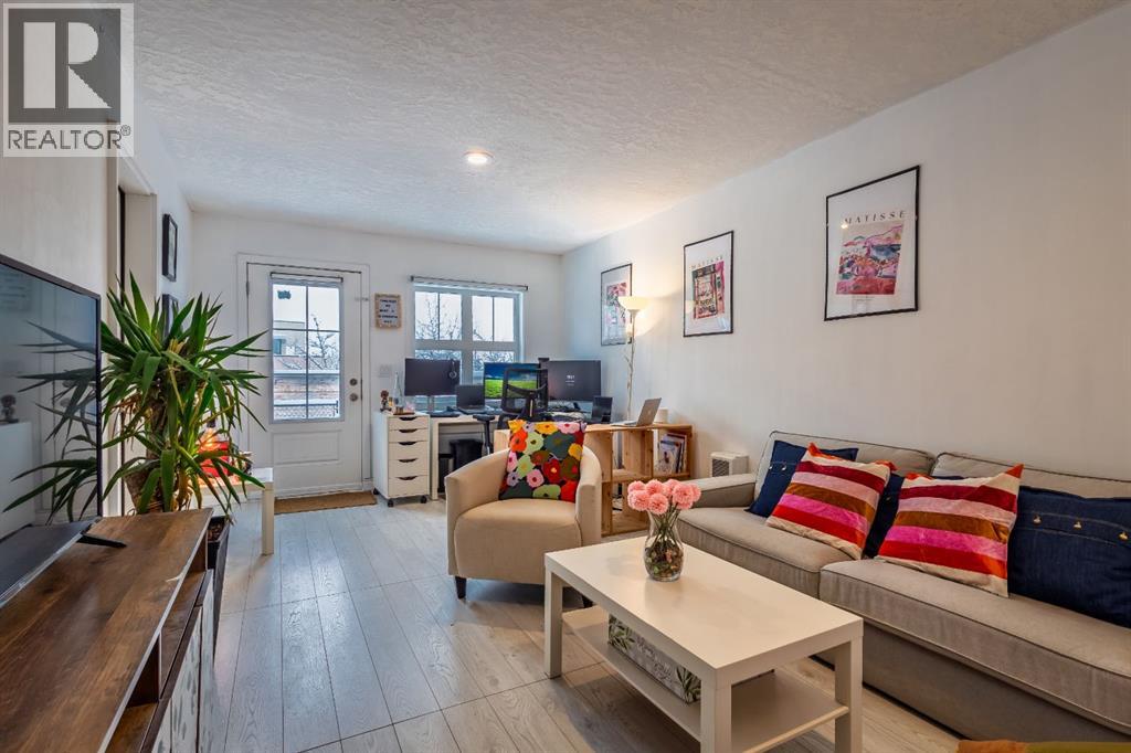 Single Family House for Sale in  Les Jardins Park SE Douglasdale/Glen Calgary 