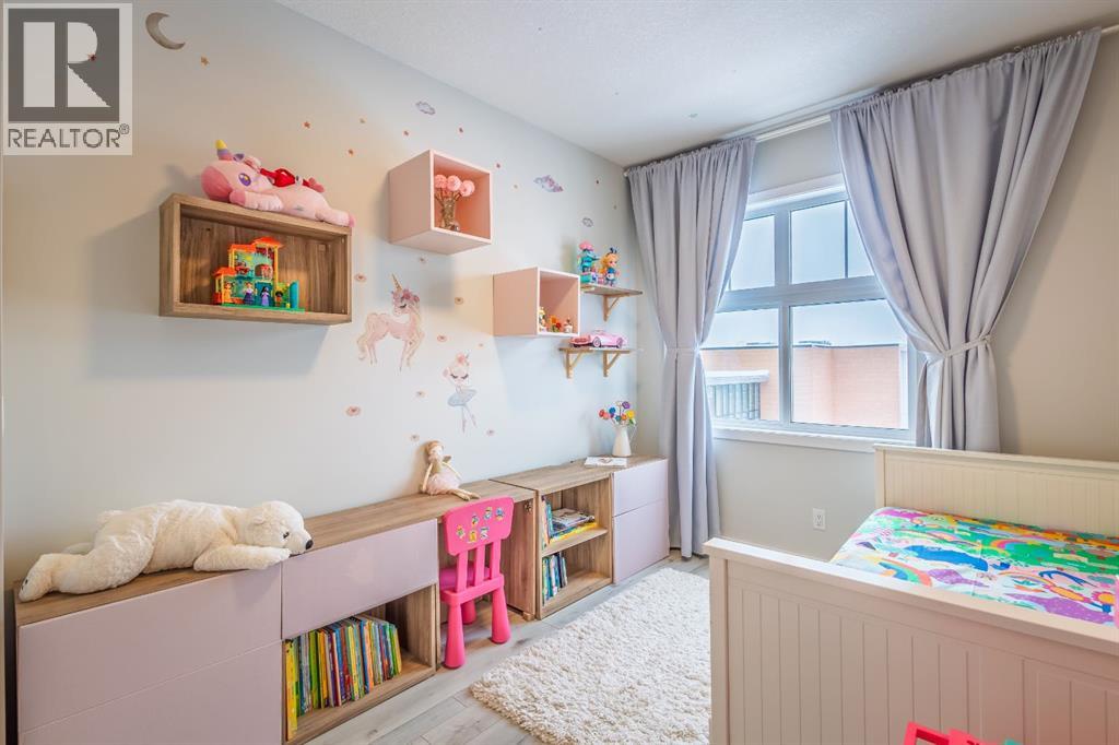 Single Family House for Sale in  Les Jardins Park SE Douglasdale/Glen Calgary 