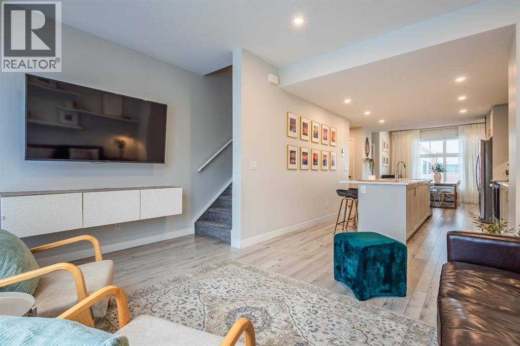 Single Family House for Sale in  Les Jardins Park SE Douglasdale/Glen Calgary 