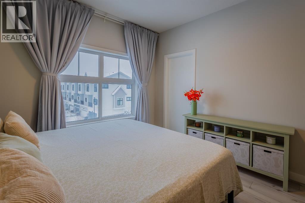 Single Family House for Sale in  Les Jardins Park SE Douglasdale/Glen Calgary 