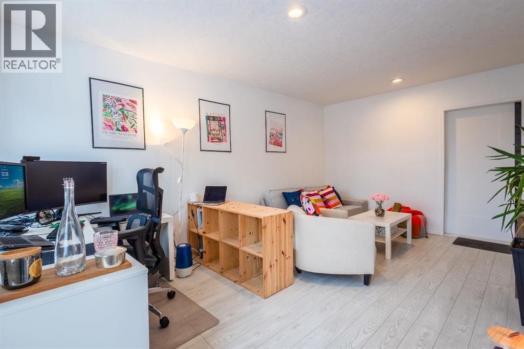 Single Family House for Sale in  Les Jardins Park SE Douglasdale/Glen Calgary 