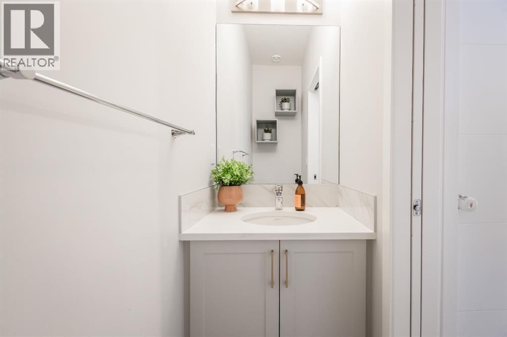 Single Family House for Sale in  Les Jardins Park SE Douglasdale/Glen Calgary 