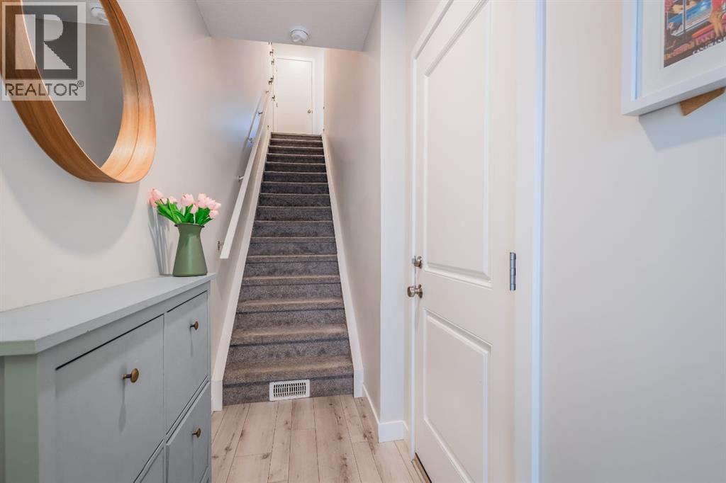 Single Family House for Sale in  Les Jardins Park SE Douglasdale/Glen Calgary 