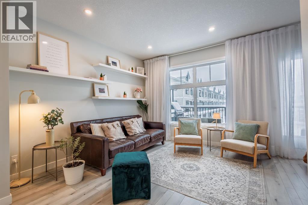 Single Family House for Sale in  Les Jardins Park SE Douglasdale/Glen Calgary 