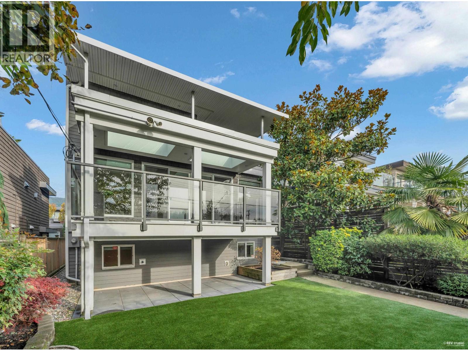 1251 CLYDE AVENUE, West Vancouver