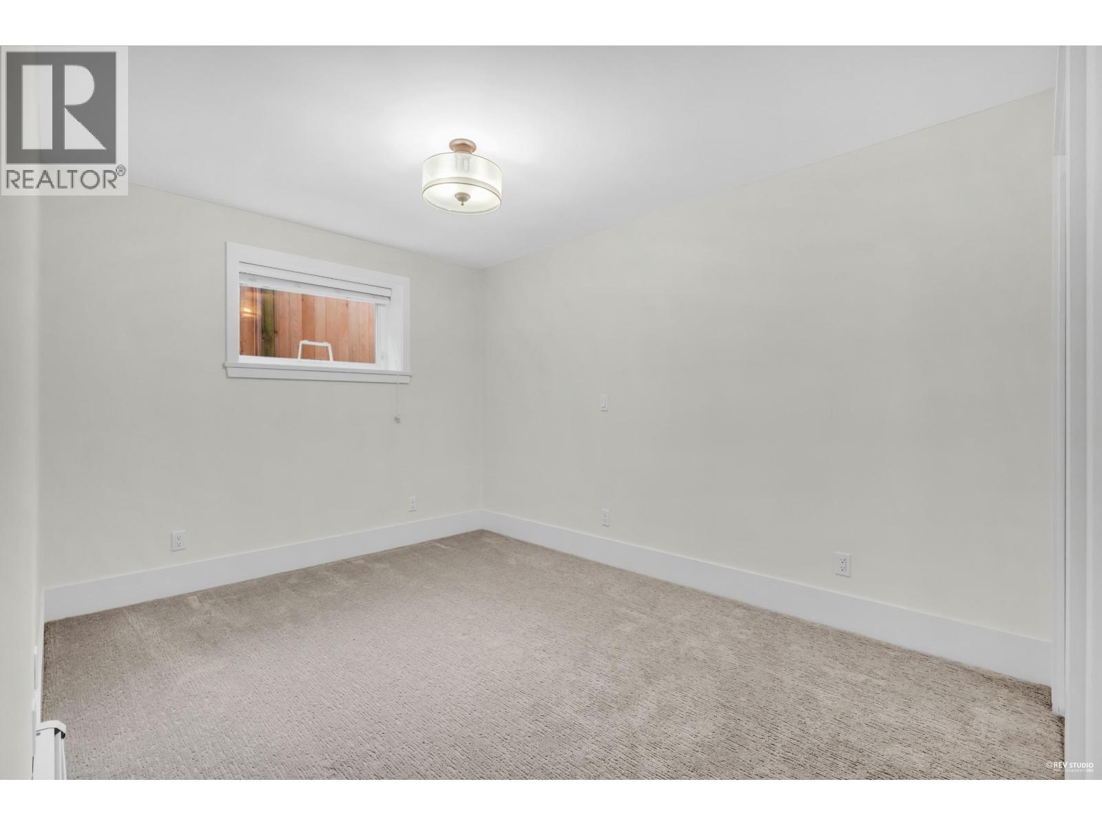 1251 CLYDE AVENUE, West Vancouver