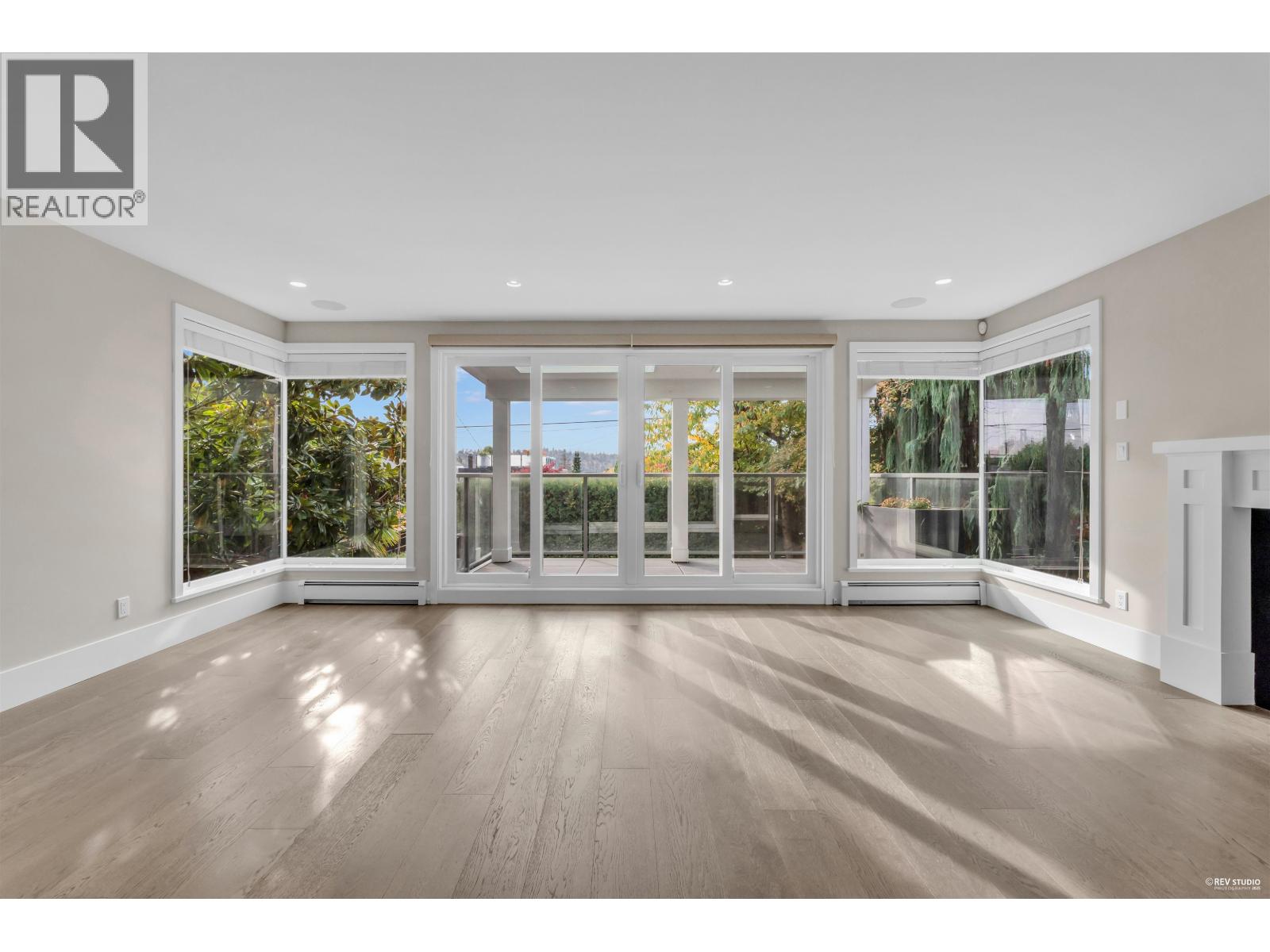 1251 CLYDE AVENUE, West Vancouver