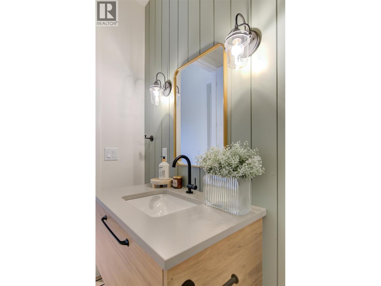  761 Barnaby Road, Kelowna