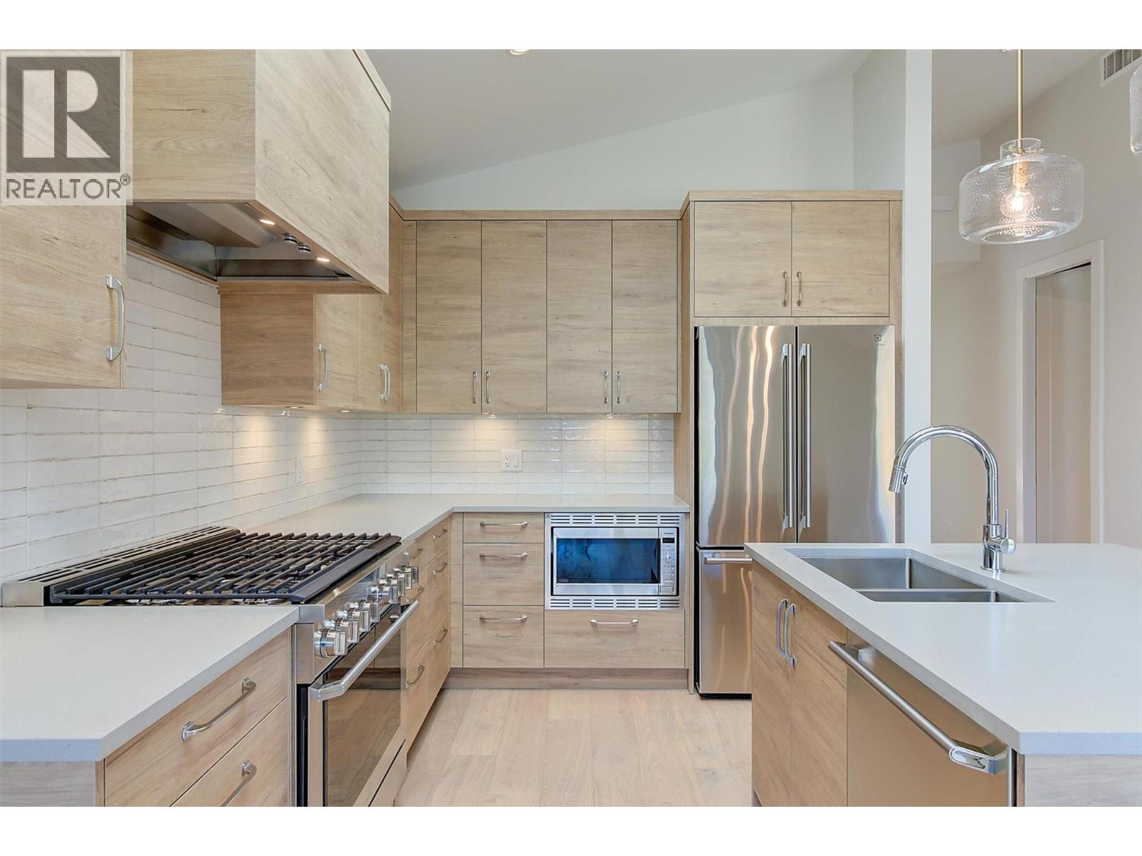  761 Barnaby Road, Kelowna