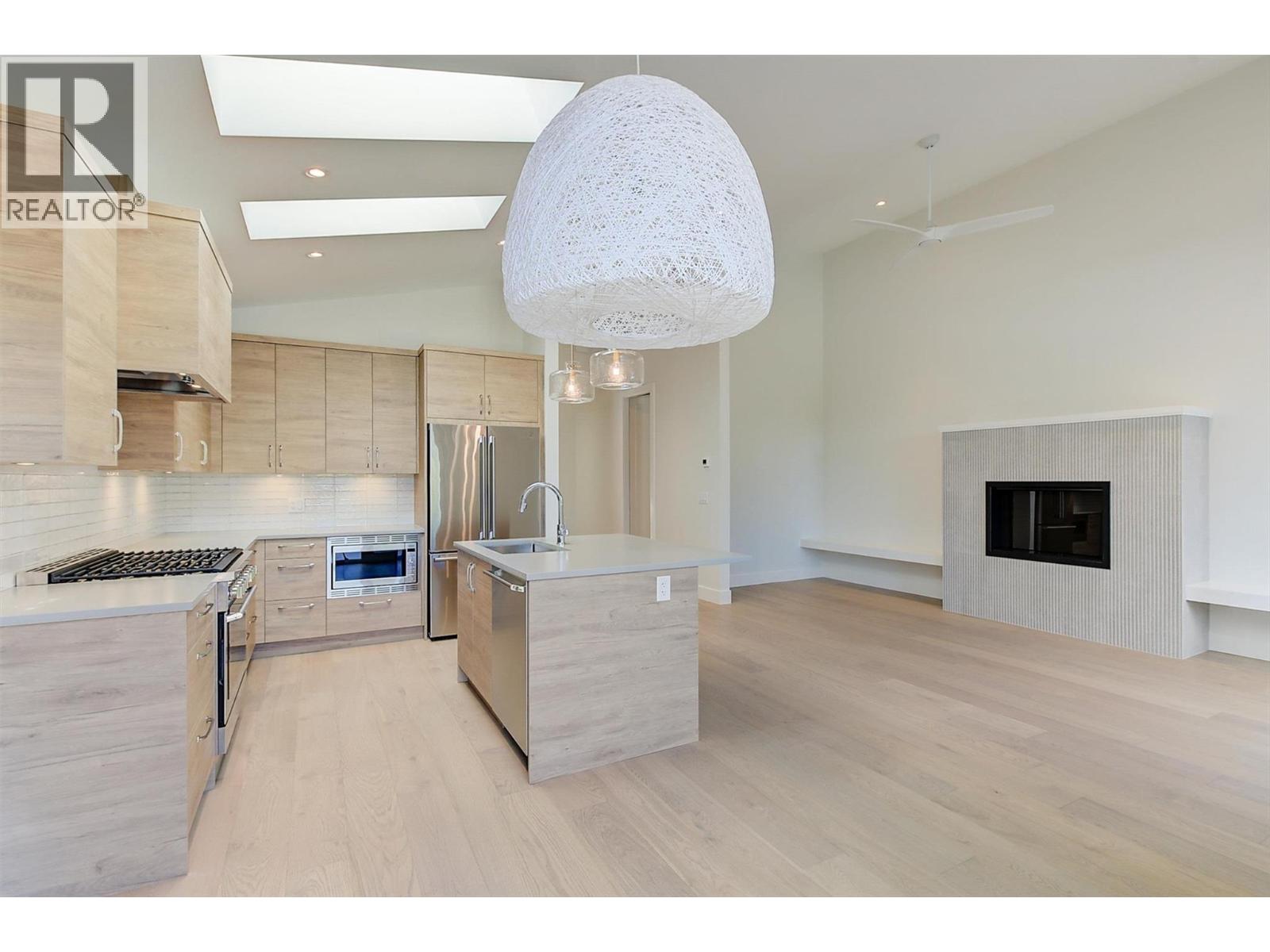  761 Barnaby Road, Kelowna