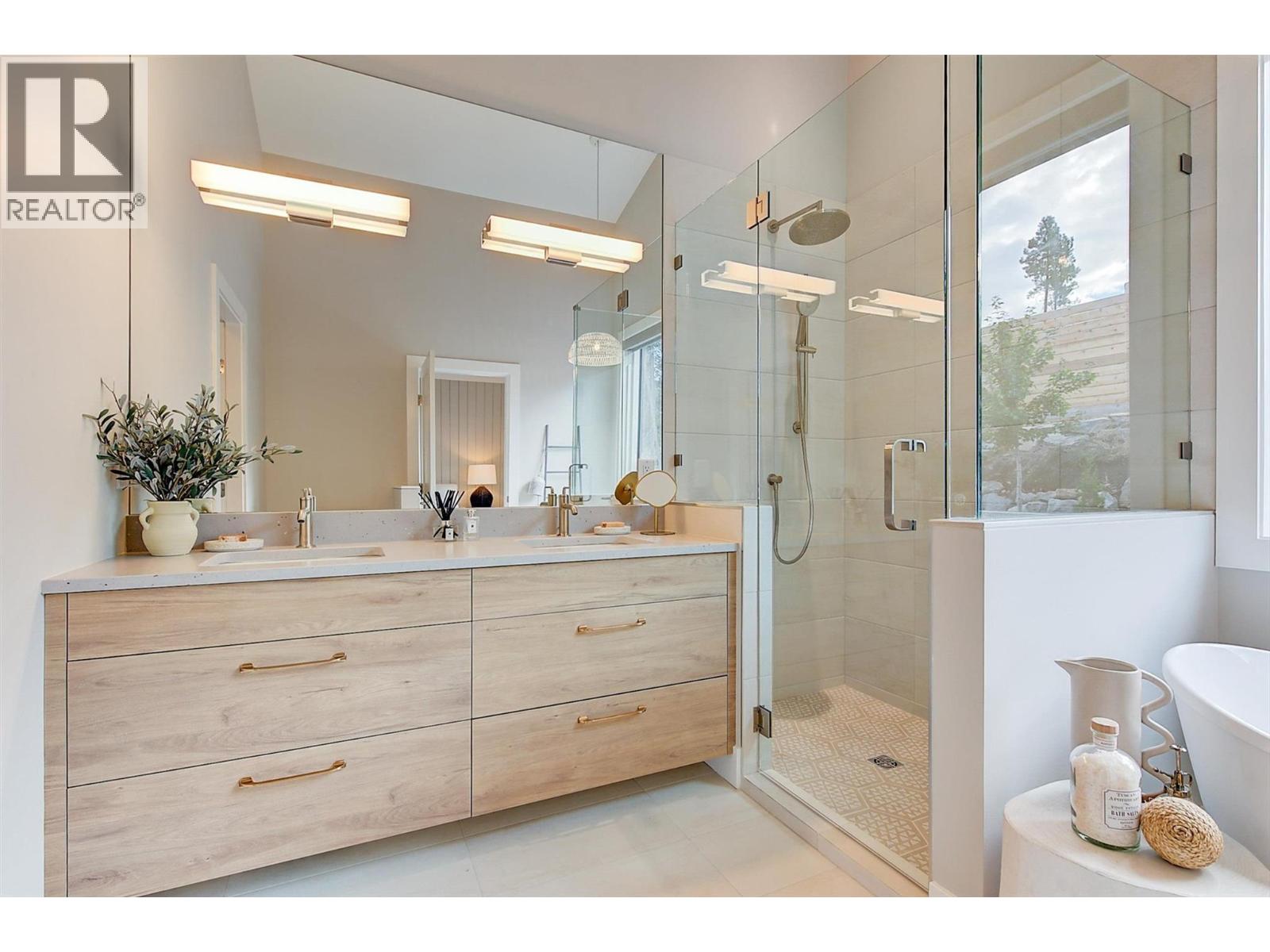  761 Barnaby Road, Kelowna