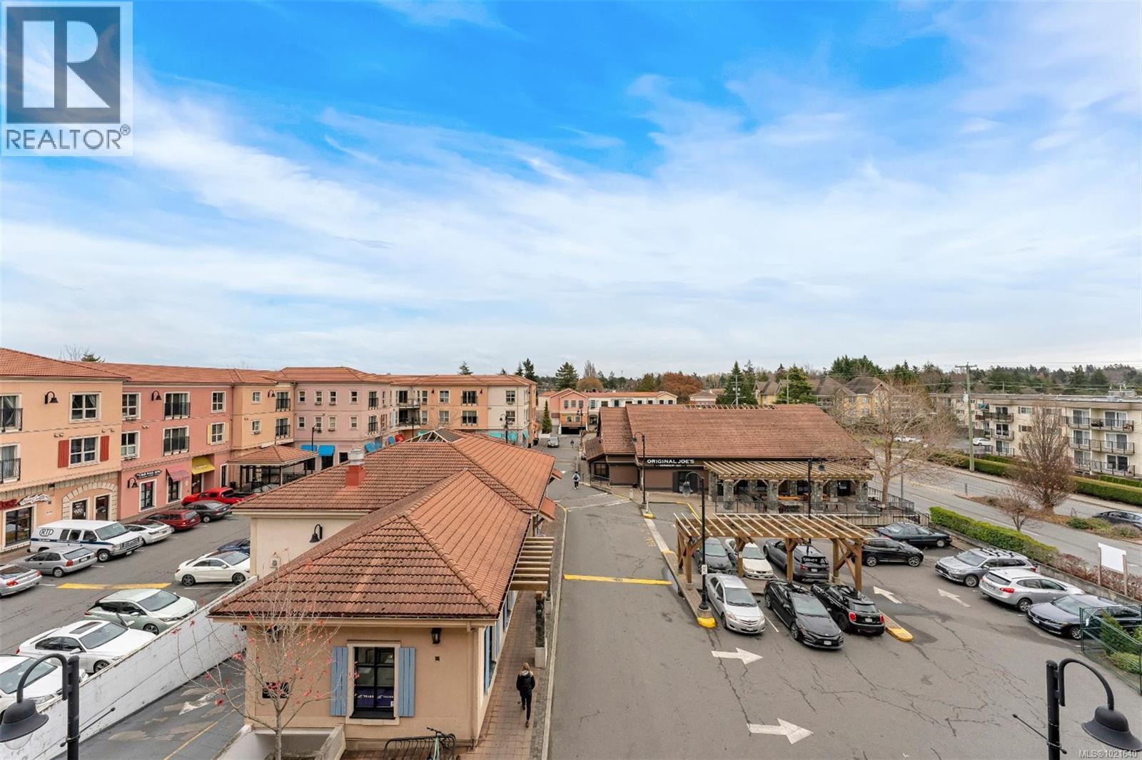 318 1620 McKenzie Ave, Saanich