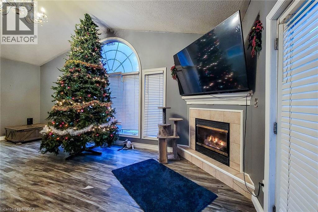 6 BAYLY DRIVE - 12