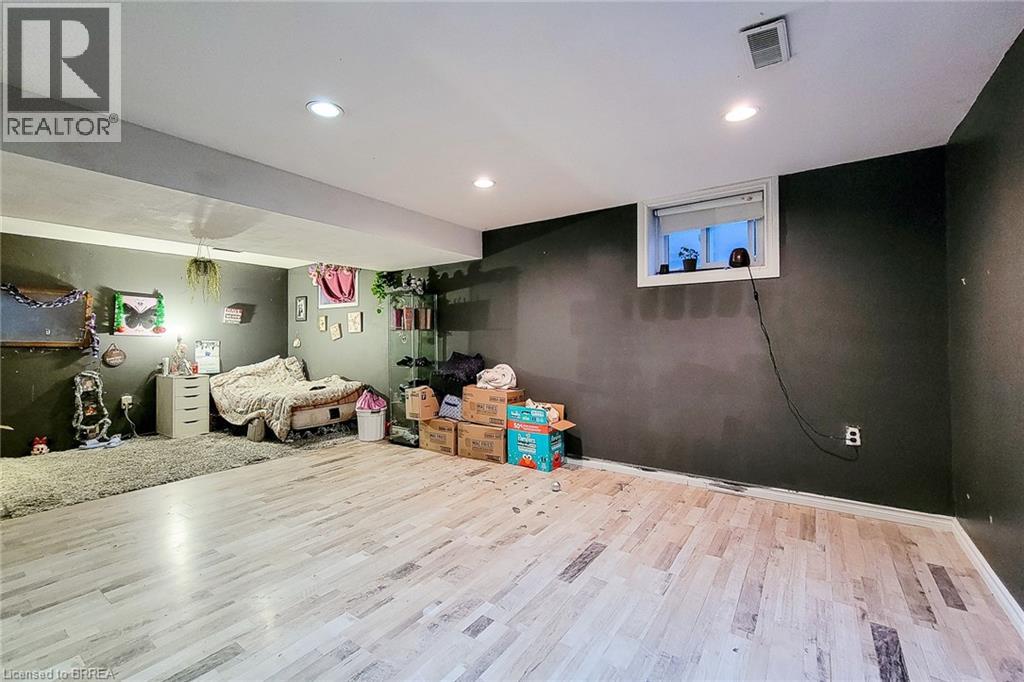 6 BAYLY DRIVE - 19