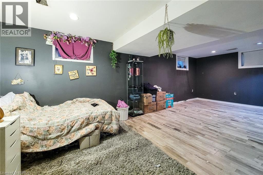 6 BAYLY DRIVE - 20