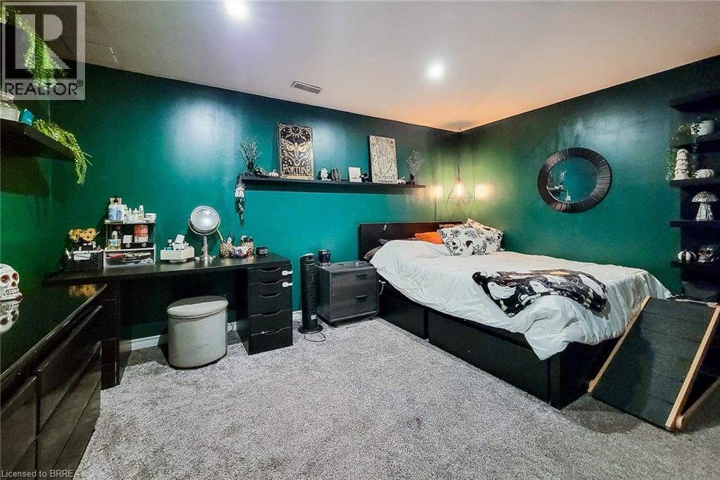 6 BAYLY DRIVE - 22