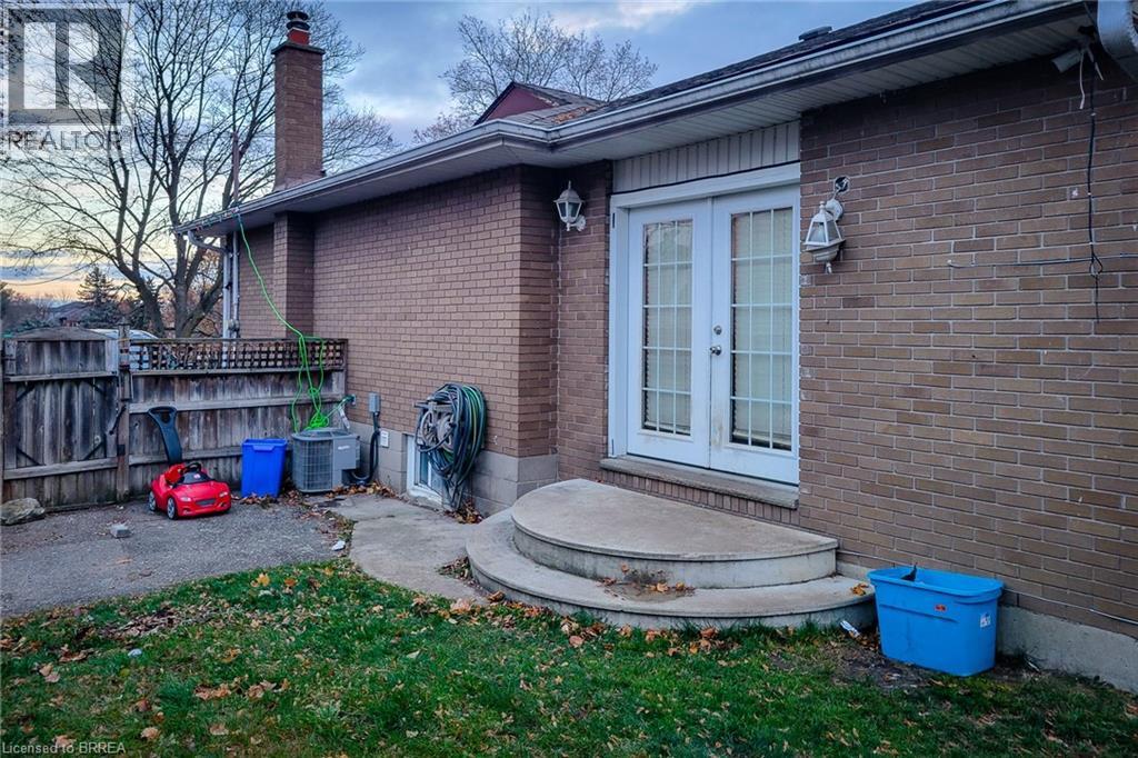 6 BAYLY DRIVE - 30