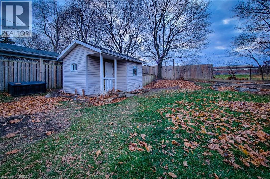 6 BAYLY DRIVE - 31