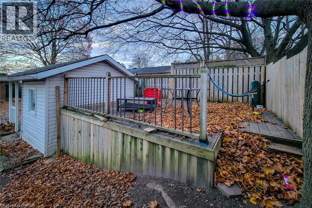 6 BAYLY DRIVE - 32