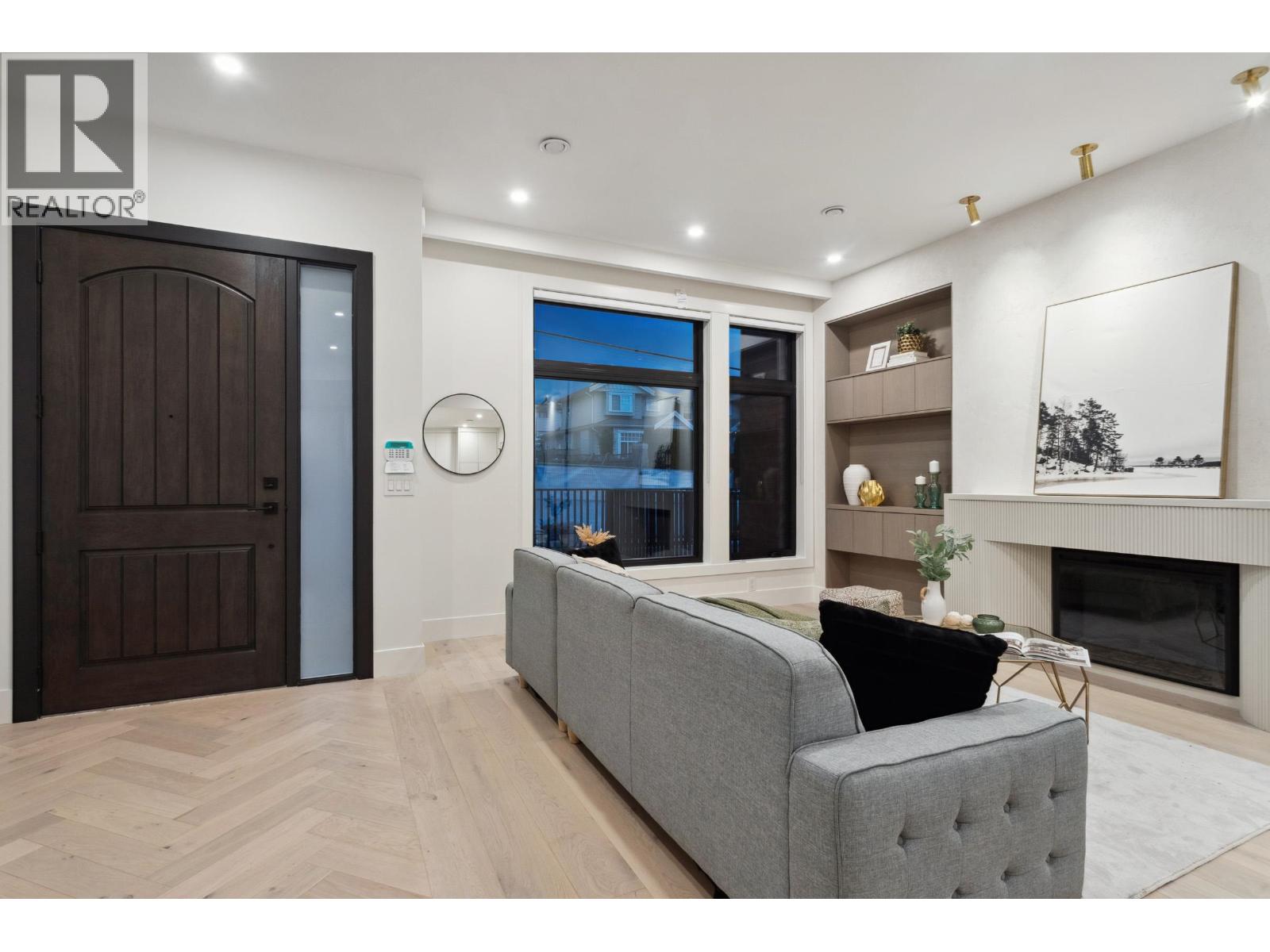 101 1038 DELESTRE AVENUE, Coquitlam