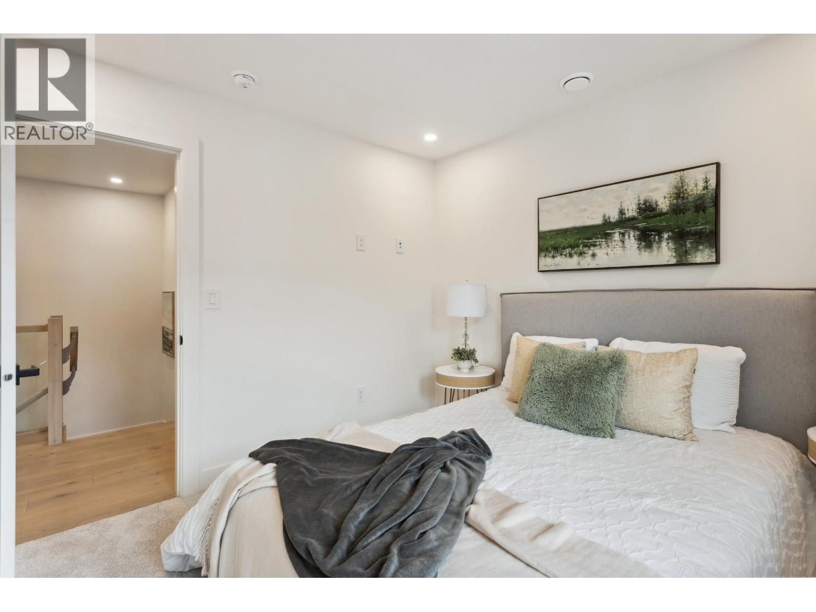 101 1038 DELESTRE AVENUE, Coquitlam