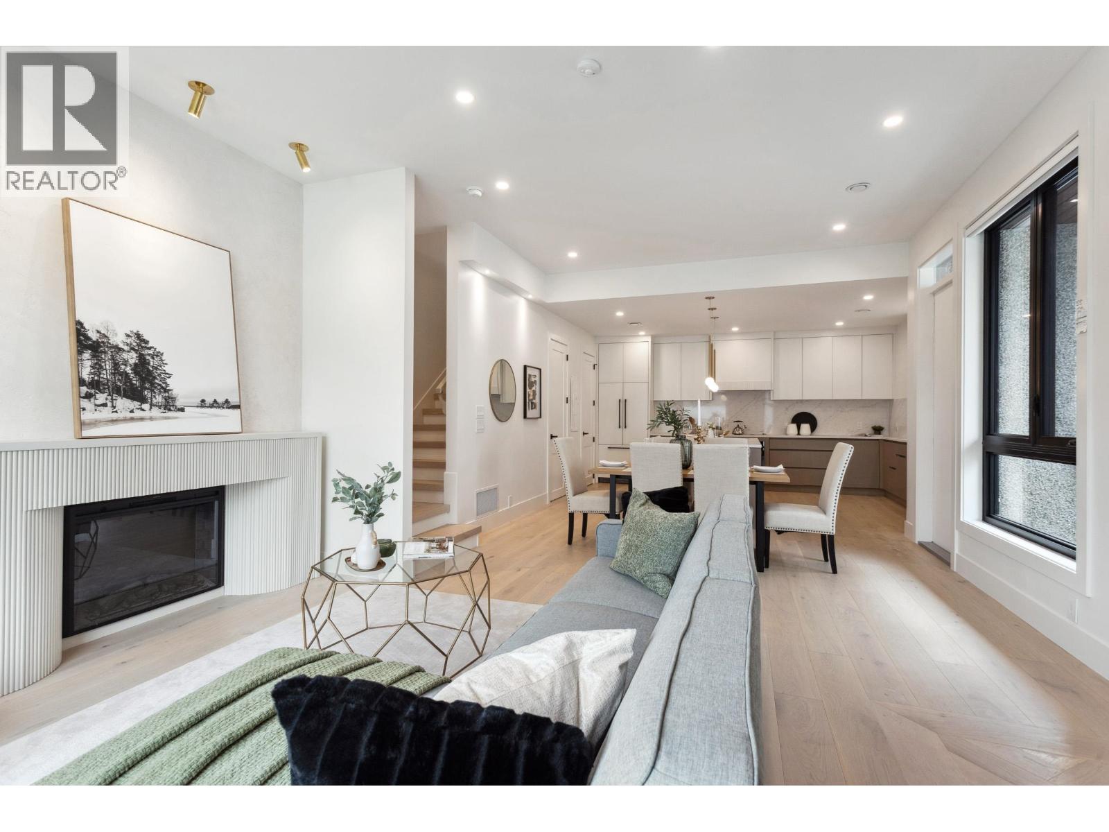 101 1038 DELESTRE AVENUE, Coquitlam