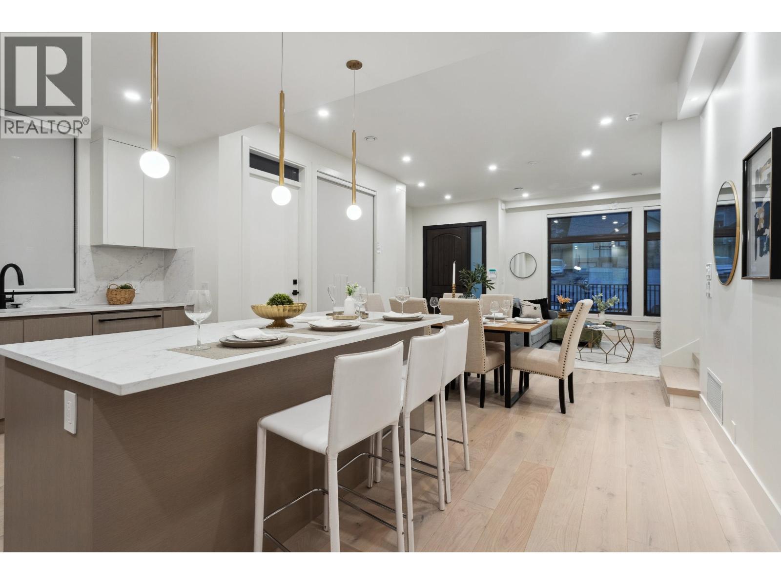 101 1038 DELESTRE AVENUE, Coquitlam